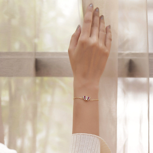 สร้อยข้อมือเพชรลายดอกลิลลี่โพลีกีสีทอง14K ของผู้หญิงที่มีลวดลายดอกไม้ที่สง่างามและเป็นแรงบันดาลใจของดอกลิลลี่ที่ละเอียดอ่อน - Product Image 2