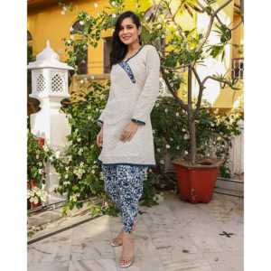 Kurta en coton Chikankari blanc laiteux avec Dhoti, taille XS - Product Image 2