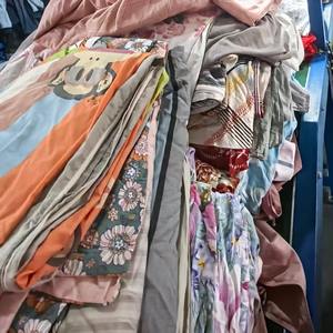 Vente en gros de draps, taies d'oreiller et oreillers d'occasion en balles, fournisseur de literie hôtelière en vrac - Product Image 6