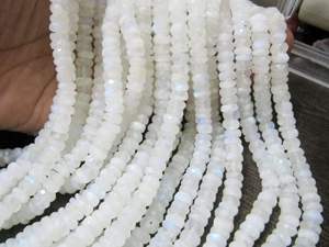 Perles facettées en pierre de lune arc-en-ciel blanche naturelle, forme rondelle, 8-9 mm, brin de 8 pouces de long - Product Image 3