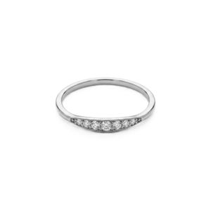 Bague de promesse minimaliste empilable en or massif 10K 14K avec sept diamants, bague d'anniversaire délicate avec milgrain et diamant de laboratoire rond - Product Image 1