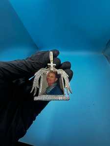 Colgante de Plata 925 con Alas de Ángel VVS Moissanite, Colgante Hip Hop con Incrustaciones de Diamantes, Colgante Circular Personalizado con Foto - Product Image 2