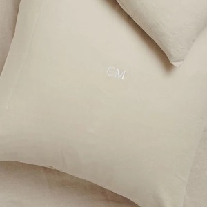 Housse de coussin rectangulaire en lin et coton brodée sur mesure Carlotta, décoration d'intérieur - Product Image 3