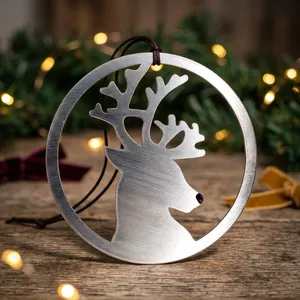 Ornement de cerf en métal argenté moderne, silhouette brossée, plaque circulaire, décoration murale festive pour Noël et les fêtes - Product Image 4