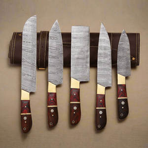 Elegante Juego de Cuchillos de Chef de Acero de Damasco con Agarre Cómodo para un Rendimiento Eficiente en la Cocina - Product Image 1
