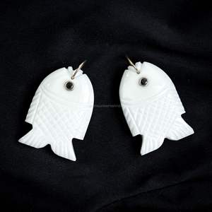 Colgante de pez de howlita AAA, collar de plata 925 hecho a mano con dije de pez de piedra preciosa, tallado a mano, cristal curativo, fabricación de joyas al por mayor - Product Image 3