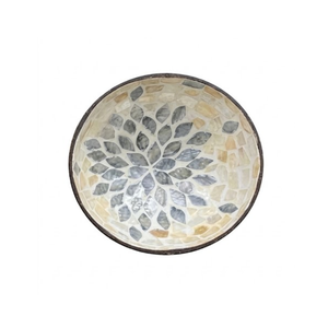 Vente en gros de bols en coquille de noix de coco polis et gravés, modernes, uniques, artisanaux, durables, écologiques, de haute qualité - Product Image 1