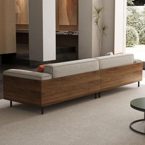 Sofá de 3 Plazas Tapizado de Lujo Estilo Mid-Century Personalizado con Reposabrazos de Madera para Muebles de Salón de Hotel - Product Image 6