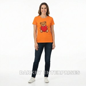 T-shirt décontracté gris en coton écologique pour femme, vente en gros, fabrication sur mesure avec logo imprimé, haut minimaliste pour fille - Product Image 5