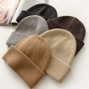 Gorro de Invierno de Acrílico de Alta Calidad, Diseño Liso, Unisex, Gorro Tejido Cálido para Exteriores, Juego de 2 Piezas, Jacquard Personalizable - Product Image 4