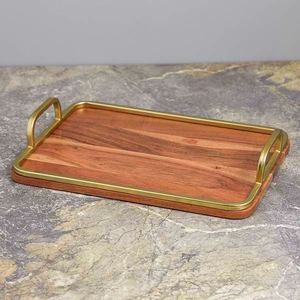 Bandeja de Servicio de Madera de Acacia de Lujo al por Mayor, Plato para Hotel con Elegante Marco de Metal de Latón y Asas Laterales Curvas Hechas a Mano - Product Image 5