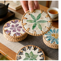 Ensemble de sous-verres en rotin naturel faits à la main avec incrustation de coquillages en résine, antidérapants, écologiques, épaisseur 8 mm, style bohème de luxe, pour thé et café