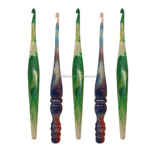 ตะขอถักโครเชต์ตามหลักสรีรศาสตร์ทำจากเรซินหัวแบบอินไลน์สีศิลปะที่จับสบายสำหรับงานฝีมือชั่วโมงยาวสีที่กำหนดเองขนาด5มม. 5.5มม. - Product Image 3