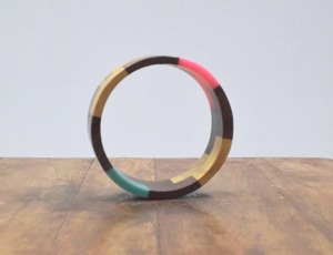 Brazaletes de madera hechos a mano con acabado natural, accesorios de madera de estilo joyería de moda, look moderno para mujer - Product Image 6