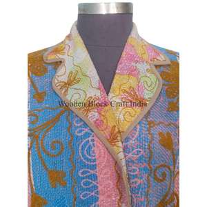 Veste multicolore faite à la main en coton 100% avec imprimé floqué, broderie Kantha, patchwork tricoté, détails boutonnés, veste vintage du Rajasthan - Product Image 3