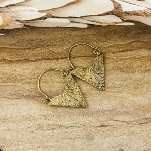 Pendientes Triangulares Boho de Moda, Joyería Tribal de Latón para Mujer, Acabado de Latón Antiguo, Patrón Geométrico para Venta al por Mayor/OEM/ODM - Product Image 5