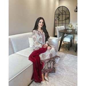 Conjunto de Top y Dupatta de Fiesta para Mujer de Diseñador, Top Plazzo Elegante con Adornos Estilizados - Product Image 1