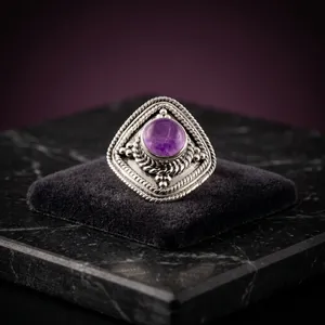 Anillo de Cóctel Geométrico de Plata 925 con Amatista Morada en Engaste Biselado, Estilo Vintage, Unisex, para Uso Diario - Product Image 6