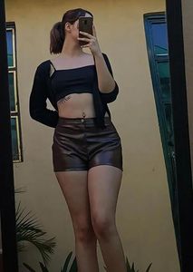 Ensemble combinaison et mini-jupe en cuir PU moulant pour femme, style latex, directement de l'usine, idéal pour clubbing, tenue de nuit ou soirée - Product Image 3