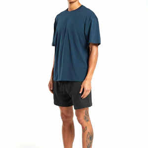 เสื้อยืดผู้ชายขายส่งปี 2025 ผ้าฝ้าย 100% ทรงปกติ ดีไซน์เรียบ โลโก้ด้านหน้า ระบายอากาศ แห้งเร็ว เสื้อผ้าลำลองฤดูร้อน - Product Image 4