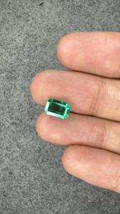 Émeraude naturelle de 2,07 carats certifiée GIA, provenant de la mine de Zambie, taille octogonale à facettes, pierre précieuse verte en vrac pour bijoux de luxe sur mesure - Product Image 2