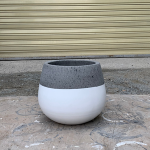 Maceta de Hormigón Minimalista Personalizada, Blanca y Gris, Circular, para Plantas de Interior, Uso en Escritorio - Product Image 3