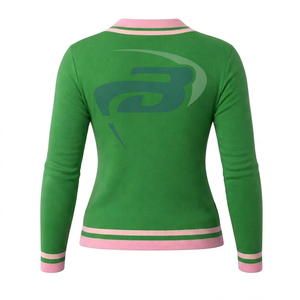 อัลฟ่า |   คาปา |   เสื้อสเวตเตอร์ถักสีเขียวลำลองสำหรับผู้หญิงของอัลฟ่า ซอร์โรริตี้ พร้อมลายพิมพ์ตัวอักษร AKA เสื้อสเวตเตอร์ตัวอักษรพิมพ์ลาย สามารถปรับแต่งโลโก้ได้ - Product Image 2