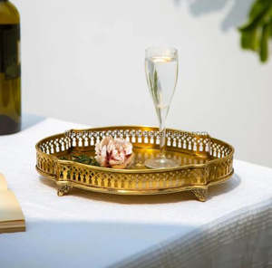 Bandeja de Servicio Curva de Latón Dorado, Bandeja Decorativa, Bandeja para Mesa de Centro - por Artisan Craft - Product Image 3