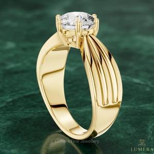 Anillo de Compromiso de Oro Amarillo de 9K, 10K, 14K, 18K con Diamante Cultivado en Laboratorio con Corte Redondo y Certificado IGI, Anillo de Boda Solitario de Lujo con Banda Ancha - Product Image 3