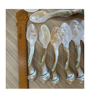 Cuchara y Tenedor Hechos a Mano con Mango de Concha de Nácar Natural para Diseño Personalizado - Product Image 5
