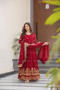 Nouveau Salwar Kameez de style indien et pakistanais en tissu Faux Blooming, avec broderie riche en Zari et sequins, pour mariage, en matériaux recyclés - Product Image 4