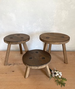 Taburete de madera hecho a mano para la decoración del hogar y el uso diario cómodo Tradebyd - Product Image 1