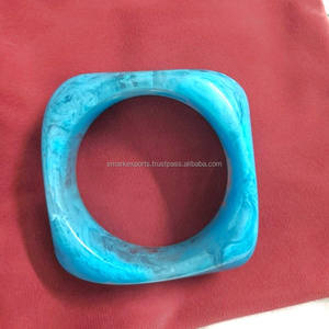 Bracelet manchette carré en résine polie fait main, élégant et tendance, motif ange 3D, pour femmes et jeunes filles - Product Image 4