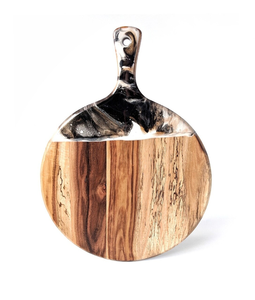 Planche à découper ronde en résine époxy et bois avec poignée, design en résine noire et blanche - Product Image 1
