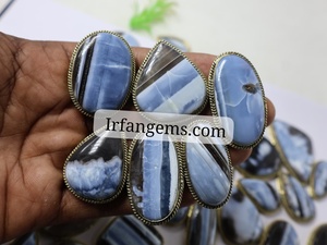 จี้โอปอลสีน้ำเงินคุณภาพสูงแบบมีร่อง จำนวนมาก 100% โอปอลสีน้ำเงินธรรมชาติ จี้ทองเหลือง คริสตัล ราคาขายส่ง จำนวนมาก หินโอปอลสีน้ำเงิน - Product Image 1
