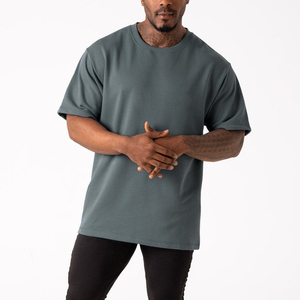 เสื้อยืดโอเวอร์ไซส์ทรงครอป คอตตอน 100% ระบายอากาศได้ดี ตัดเย็บแบบดรอปโชว์เดอร์ น้ำหนัก 200 GSM คุณภาพสูง พร้อมสกรีนโลโก้ตามสั่ง - Product Image 5