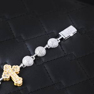 Pulsera Dvars Diamond de Dos Tonos con Cruz Chapada en Oro, Moissanita de Corte Brillante VVS Color D, Plata de Ley 925 Sólida con Engaste de Garra - Product Image 6