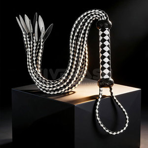 Flogger en cuir de style classique, bandes en cuir souples, poignée durable pour un contrôle facile, Flogger en cuir pour usage quotidien - Product Image 4