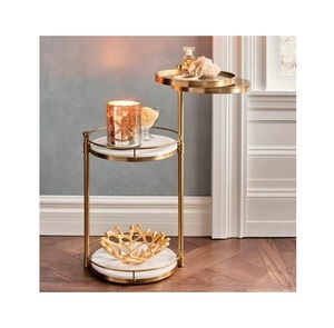 Moderno Soporte de Pedestal en Espiral de Latón, Torre Giratoria de 3 Niveles y Mesa para Aperitivos y Cócteles para Sala de Estar, Dormitorio o Esquina - Product Image 2
