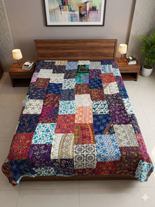 Cubrecama Floral Bohemio con Aves, Moderno, para Todas las Estaciones, Relleno de Algodón, Patchwork Hecho a Mano en Rajastán, Blanco y Azul, para el Hogar - Product Image 4