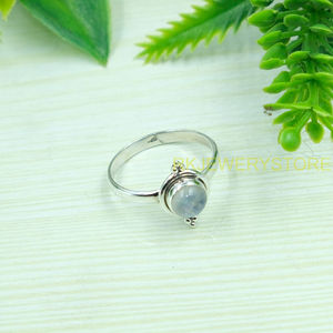 Bague en pierre de lune en argent sterling 925, bague minimaliste, faite à la main, pour femmes, cadeau d'anniversaire en pierre de lune, bijoux pour femme - Product Image 2