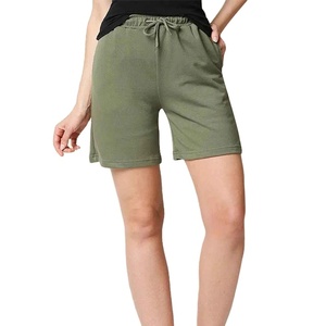 Shorts de punto de algodón negros para mujer, cintura media, con cordón, bolsillos casuales, transpirables, corte regular, estilo streetwear lavado a la piedra - Product Image 2