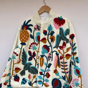 Veste en velours brodée de style indien Suzani de haute qualité, veste ethnique tendance bohème faite à la main, vêtement d'extérieur de qualité supérieure - Product Image 1