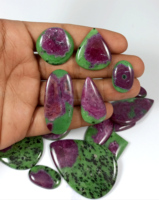 Radha Arts Quartz Rubis Naturel Cabochon Pierre Précieuse en Vrac Faite à la Main Formes Assorties Guérison Vert Rouge 25-45mm Certifiée par un tiers
