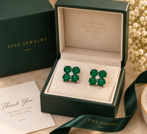 Boucles d'oreilles clous en argent sterling 925 avec onyx vert – Grappe de quatre feuilles avec centre en oxyde de zirconium - Product Image 6