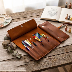 Estuche enrollable de cuero duradero para artistas, organizador de viaje para acuarelas con múltiples ranuras, fabricante OEM personalizado en venta - Product Image 1