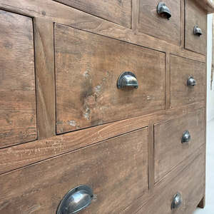 Commode rustique en bois foncé à plusieurs tiroirs, buffet en bois massif récupéré, commode vintage style apothicaire, meuble de salon - Product Image 2