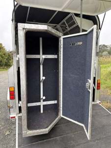 Nuevo Remolque para Caballos Premium 2022 con Carga en Ángulo para Remolque de Caballos, Capacidad Máxima de 2 Caballos en Venta - Product Image 6