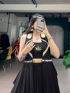 Kurta Tradicional India para Mujer, Diseño Delgado y Ligero, con Plumas, Hecho a Mano en Banarasi, Ideal para Bodas, Precio Razonable, Mejor Calidad - Product Image 4