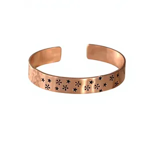 Pulsera de Cobre Terapéutica de Lujo con Diseño Celestial Sunburst, Hecha a Mano y Grabada, Joyería de Moda Premium - Product Image 2